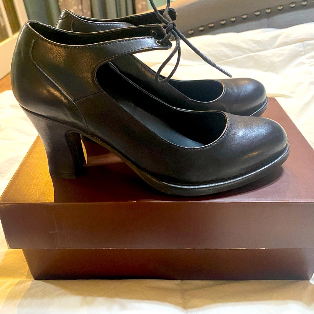 Neosens (handmade shoes from La Rioja Spain) leather Baladi heels.
